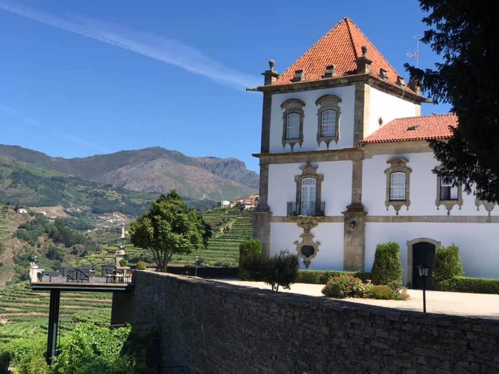 Casa Das Torres De Oliveira Мезан-Фриу Экстерьер фото