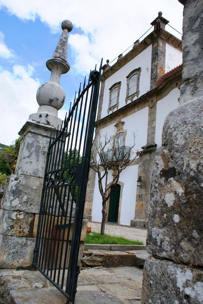 Casa Das Torres De Oliveira Мезан-Фриу Экстерьер фото